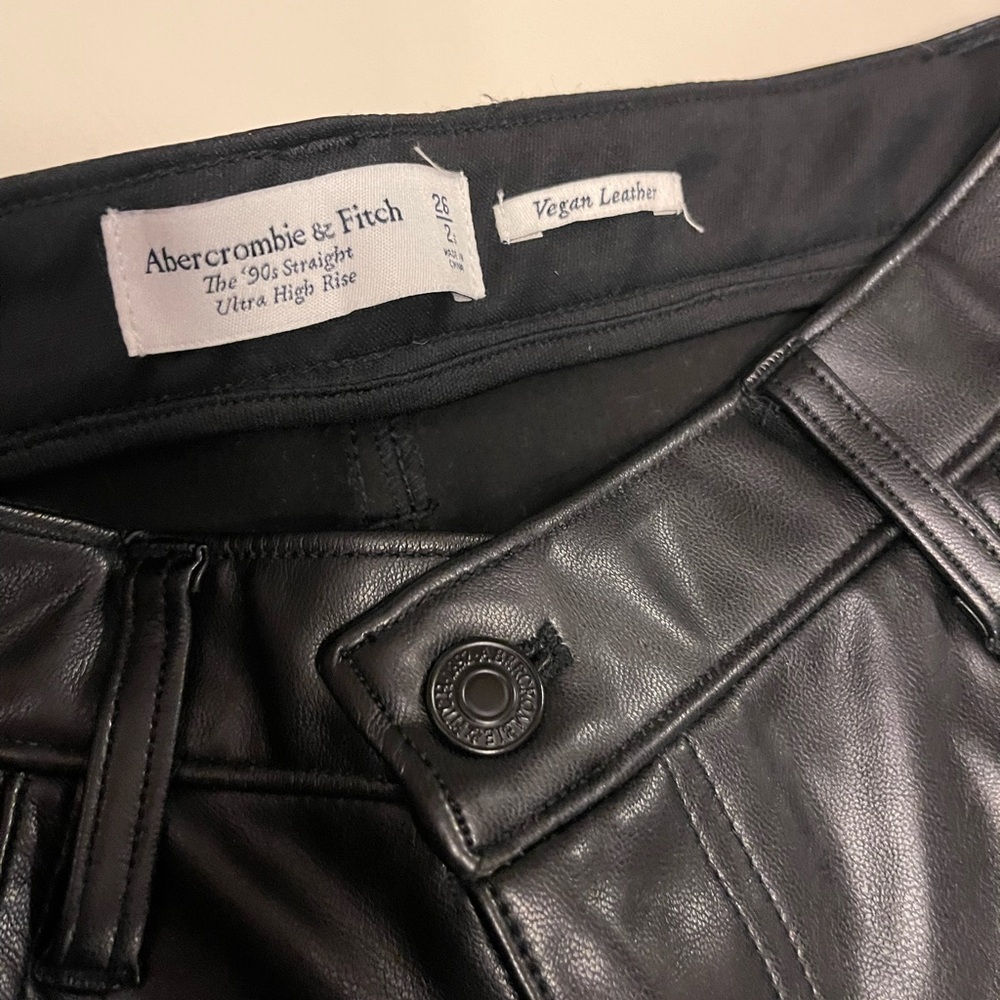 Abercrombie & Fitch size 26 (2) S black vegan leather 90s straight pant